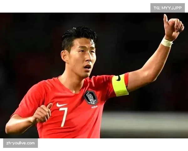 特写：绝杀后孙兴慜冲向客队看台，与远征的热刺球迷共庆胜利